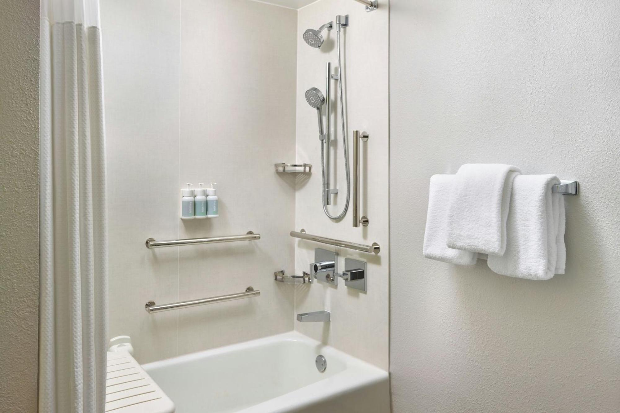 מלון Courtyard By Marriott Indianapolis Castleton מראה חיצוני תמונה