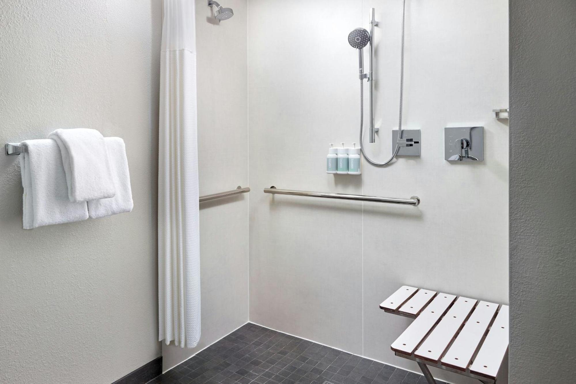 מלון Courtyard By Marriott Indianapolis Castleton מראה חיצוני תמונה